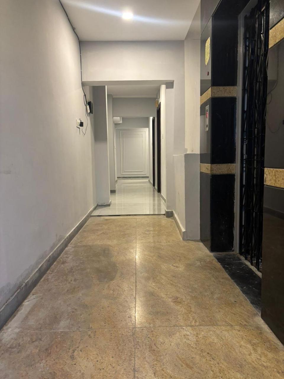 V Paradise Hotel Varanasi Ngoại thất bức ảnh